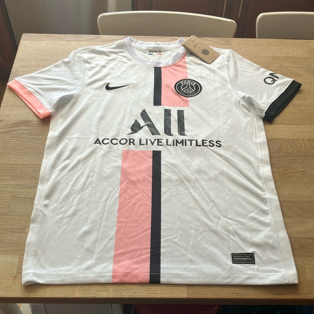 NWT Nike men’s White/Pink PSG Sergio Ramos soccer Jersey Shirt Size:M
